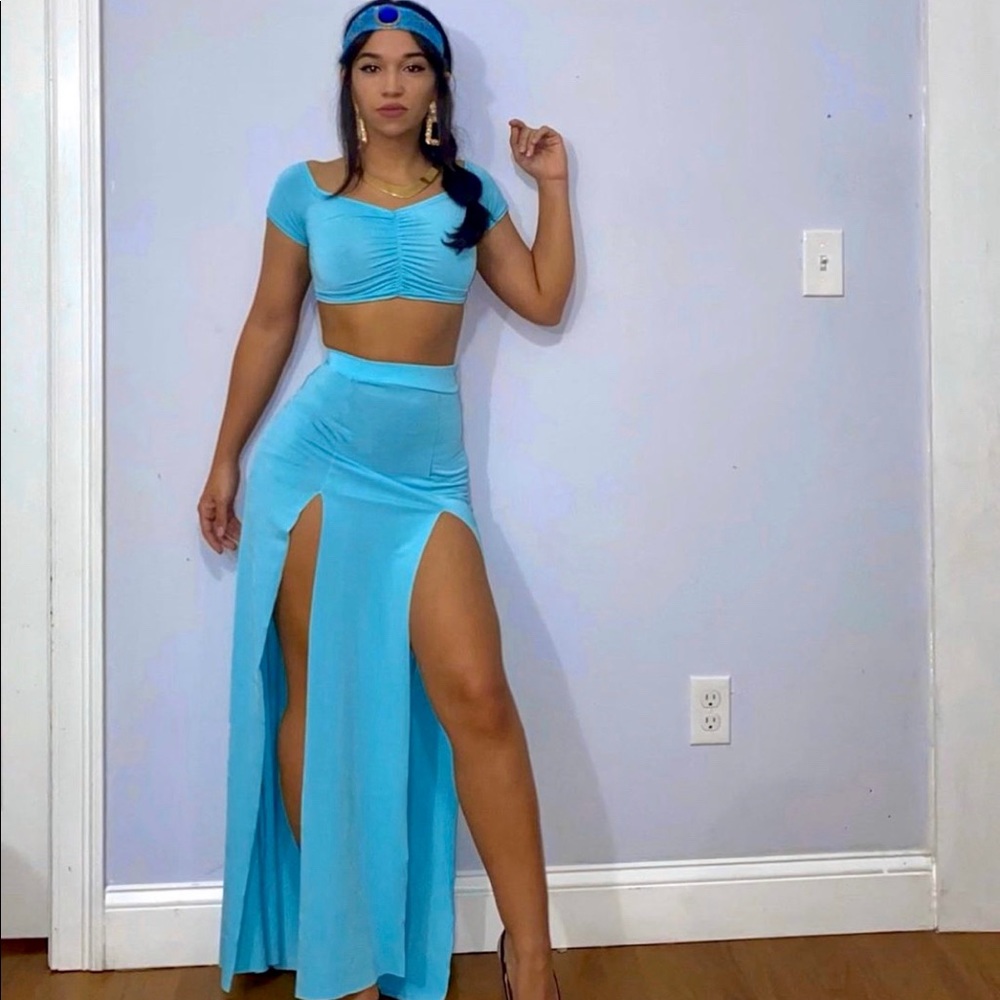 Two piece turquoise skirt set